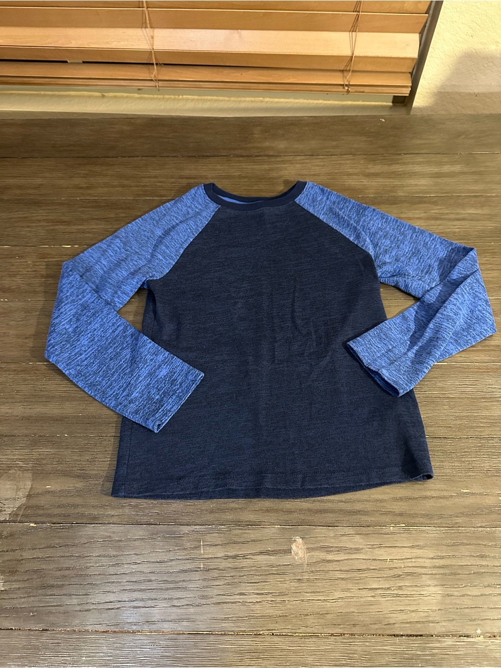 Cat & Jack boys 8/10 Long-Sleeve Raglan Shirt - Navy with Blue Sleeves